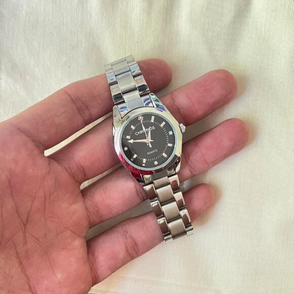 y2k vintage style round stainless steel quartz luxury watch - Picture 2 of 8